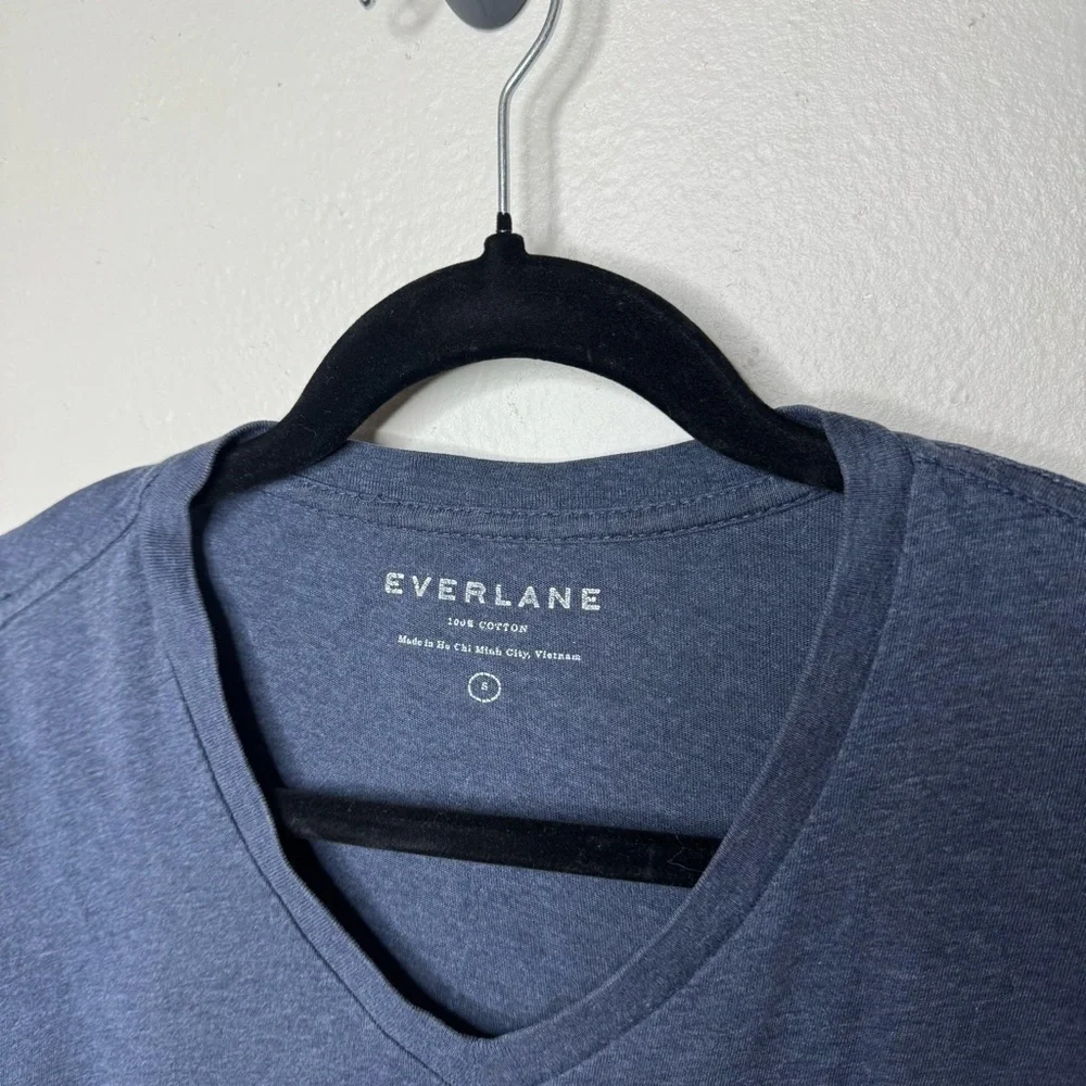 Everlane Mens Organic Tee Blue Cotton V-Neck T-Shirt Classic Fit Short Sleeve - Picture 4 of 6